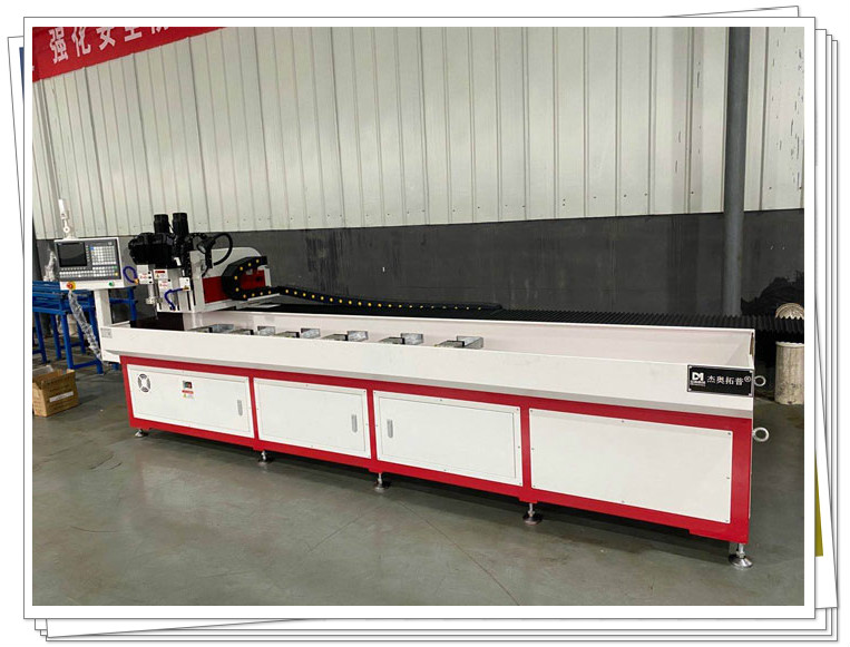 全自動(dòng)鉆孔攻牙機(jī)在客戶車(chē)間